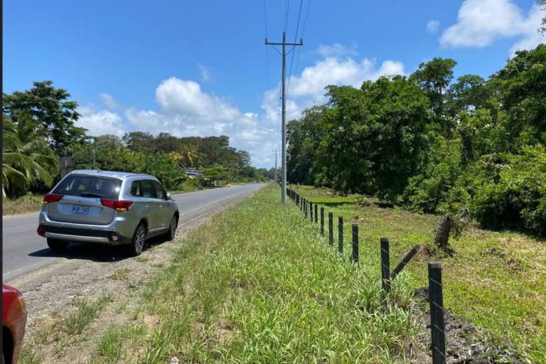 Direct roadfront access linking the property to Panama’s nearby border—one strategic location, two connected markets.